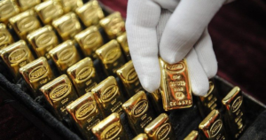 تراجع طفيف لأسعار الذهب مع ضعف الدولار