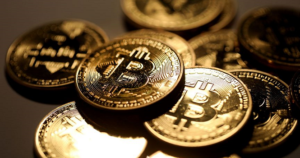 تراجع البيتكوين مع استمرار التقلبات في سوق العملات المشفرة