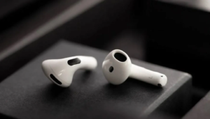 أبل تخطط لإضافة الترجمة الفورية للمحادثات عبر سماعات إيربودز