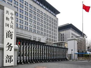 وزارة التجارة الصينية تعلن تأثر شركات الطيران المحلية وبوينج بالتعريفات الأمريكية