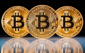 سعر البيتكوين اليوم: ينخفض إلى 92.6 ألف دولار بعد ارتفاع حاد