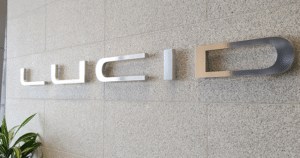 لوسِد تحذر: الرسوم الجمركية سترفع أسعار السيارات في أمريكا