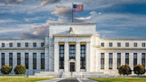مسؤولة بالمركزي: سيتعين خفض الفائدة الأمريكية قريبا