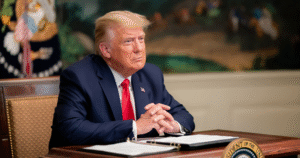 تصل إلى 40% .. ترامب يوقع أمرًا تنفيذيًا بفرض تعريفات جمركية على عشرات الدول