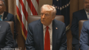 مسؤول: إدارة ترامب ستسرح 300 ألف موظف حكومي هذا العام