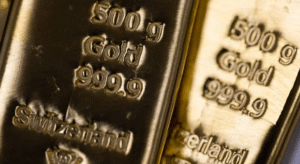 تراجع العقود الآجلة للذهب مع ارتفاع الدولار