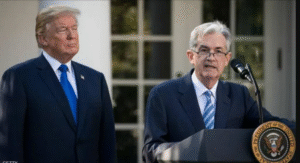 ترامب يشيد ببيانات نمو الاقتصاد لكنه يواصل انتقاد باول