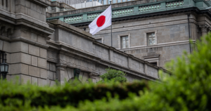 بنك اليابان يرفع الفائدة لأعلى مستوى في 3 عقود ويلمح لزيادات إضافية