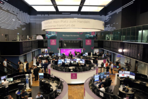 تباين المؤشرات الأوروبية قبيل قرارات الفائدة في منطقة اليورو وبريطانيا