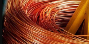 تخمة المخزونات تهبط بأسعار النحاس وتدفعها لتكبد خسائر أسبوعية